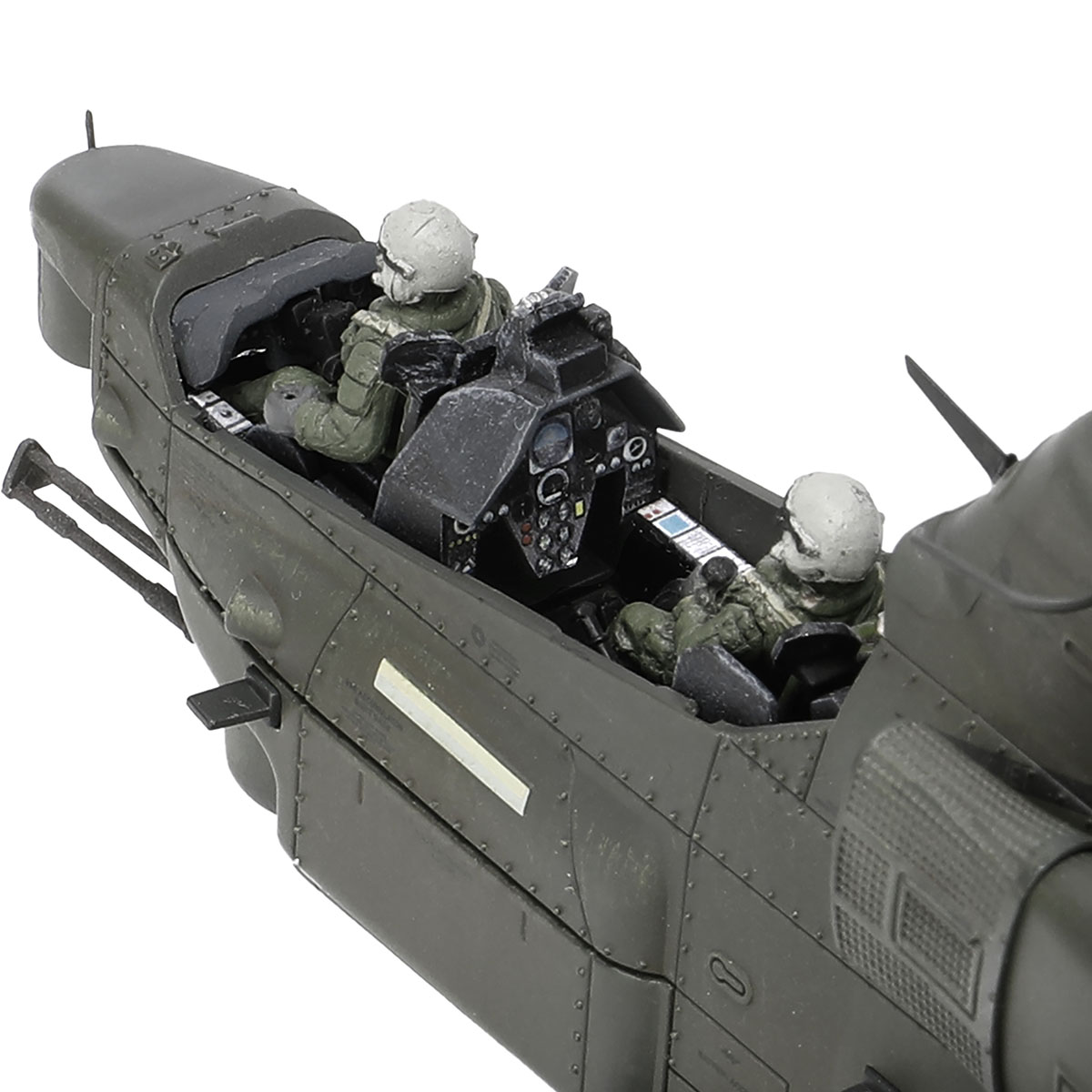 贝尔AH-1W “威士忌眼镜蛇” 直升机 (左: AIM-9 响尾蛇 + M260 7联装火箭 | 右: 地狱火导弹 + M260 7联装火箭 )