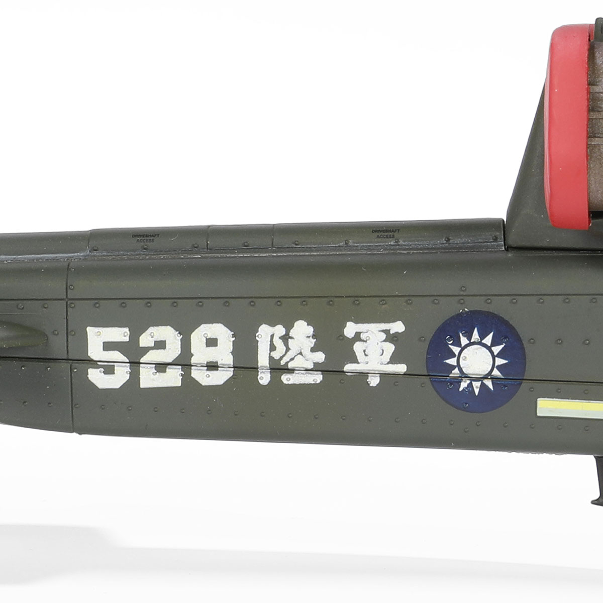 贝尔AH-1W “威士忌眼镜蛇” 直升机 (左: 拖式导弹 + M261 19联装火箭 | 右: 地狱火导弹 + M260 7联装火箭)