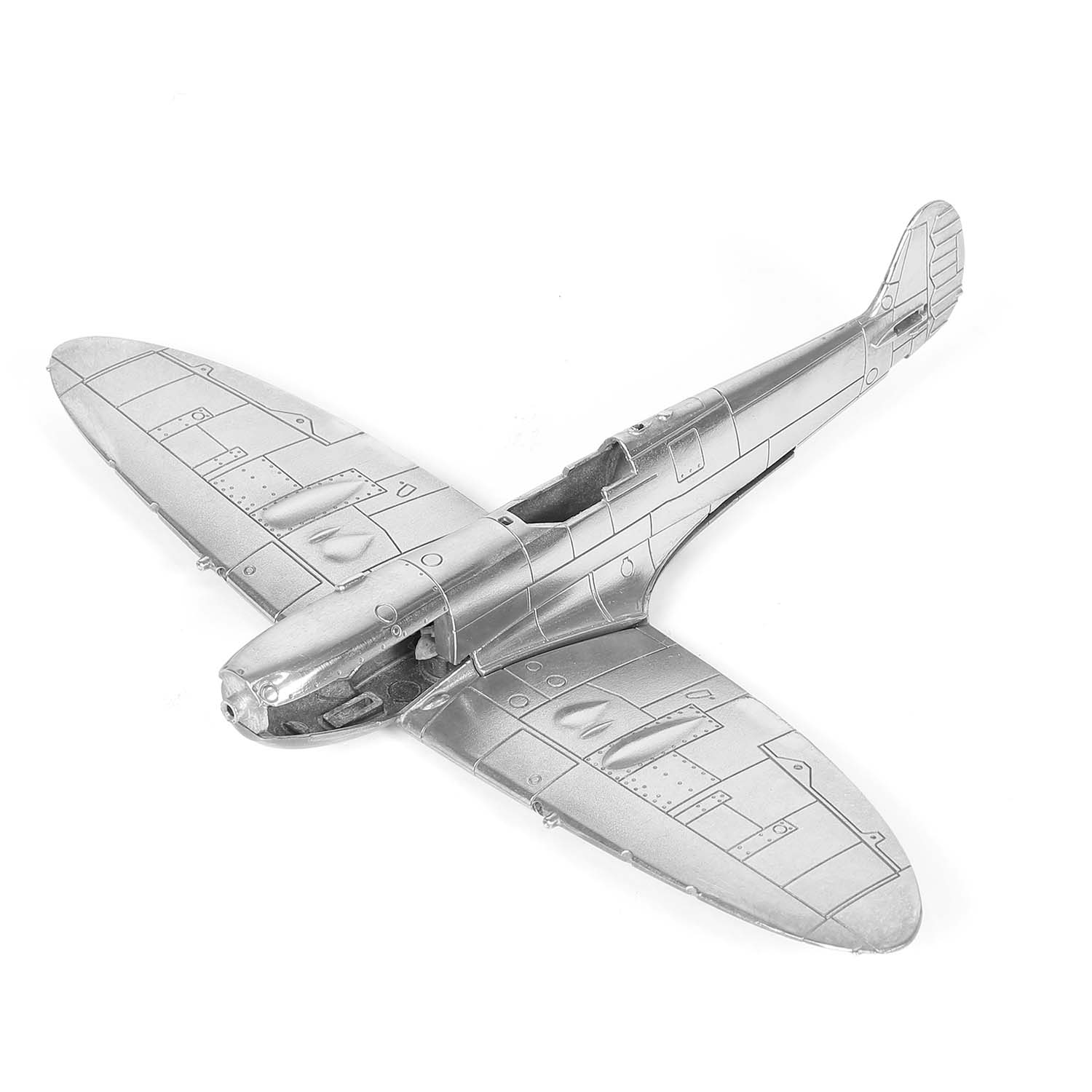 机身和机翼由压铸金属制成